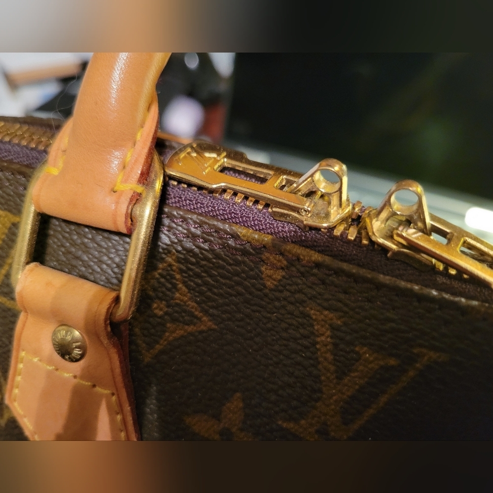 LOUIS VUITTON Monogram Alma Handbag! - Picture 10 of 13